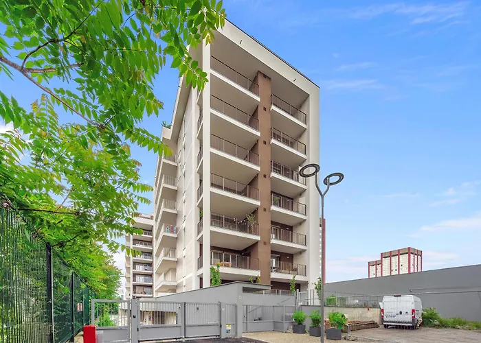 Airy s With Balcony & Garage By Ndp Rent